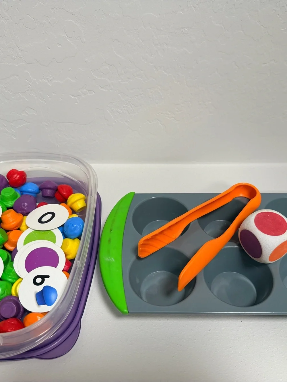 Kids Counting & Sorting Toy Set with Orange Tongs and Multicolor Pieces